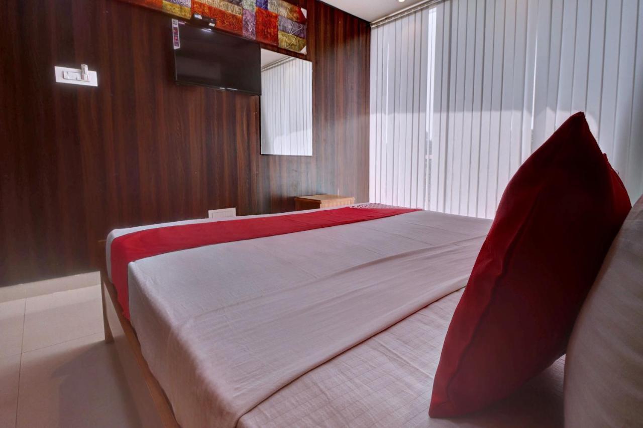 โอโย 24245 Dv เรซิเดนซี Hotel Bhadravati ภายนอก รูปภาพ